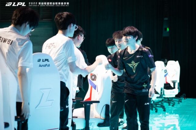 并指挥球员 并指挥球员